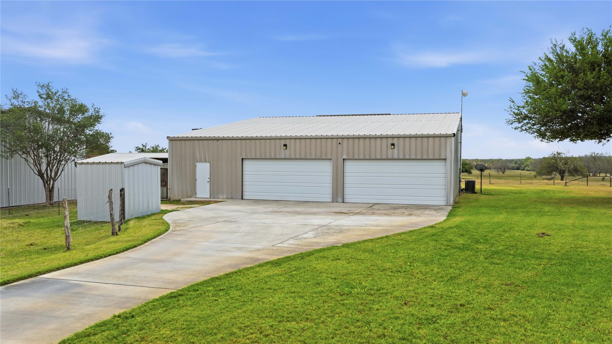 13661 E Highway 90 Kingsbury TX 78638