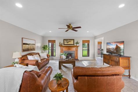 1016 County Road 306 Rockdale TX 76567