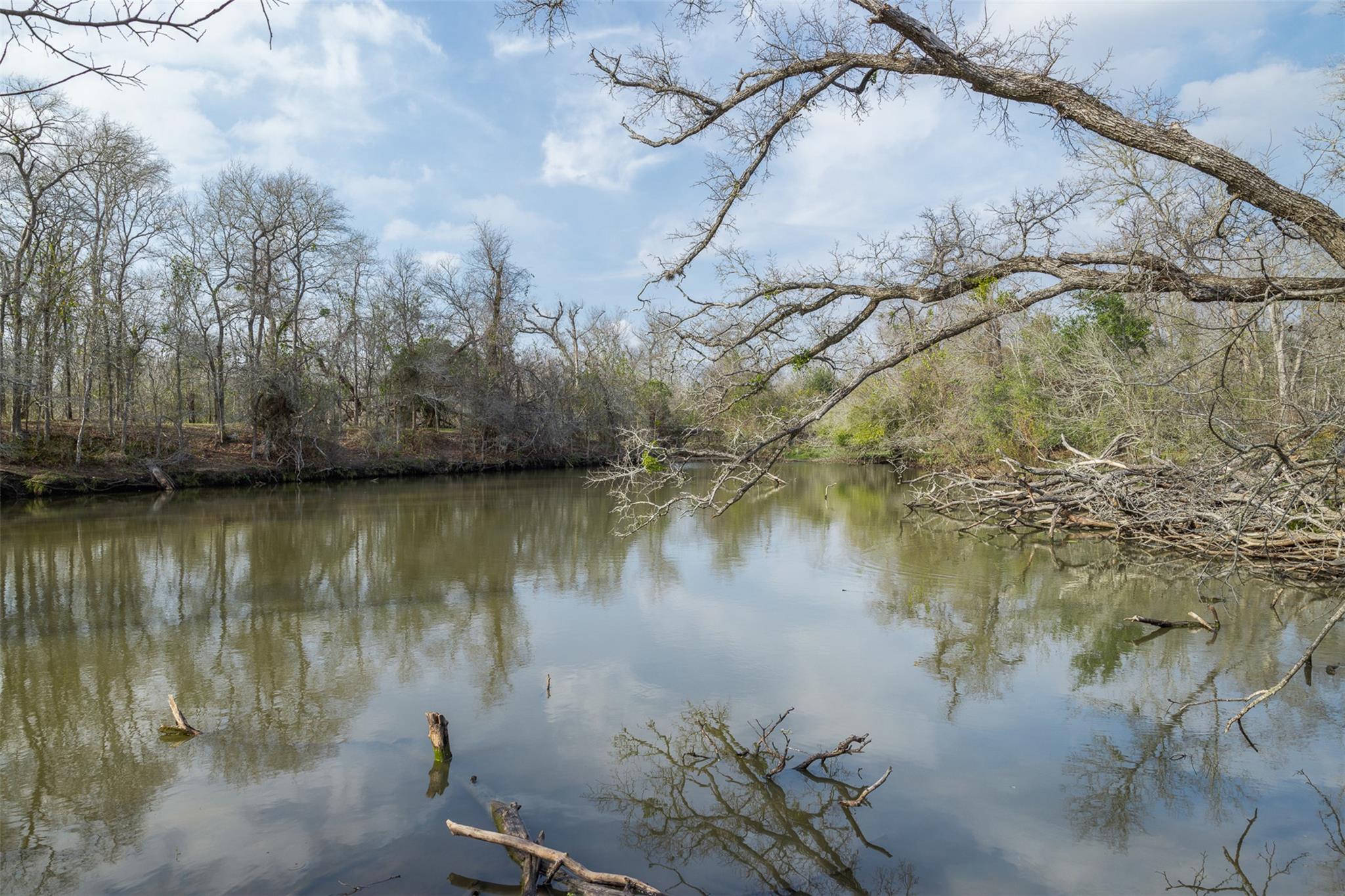 1144 Treetop Lane Luling TX 78648
