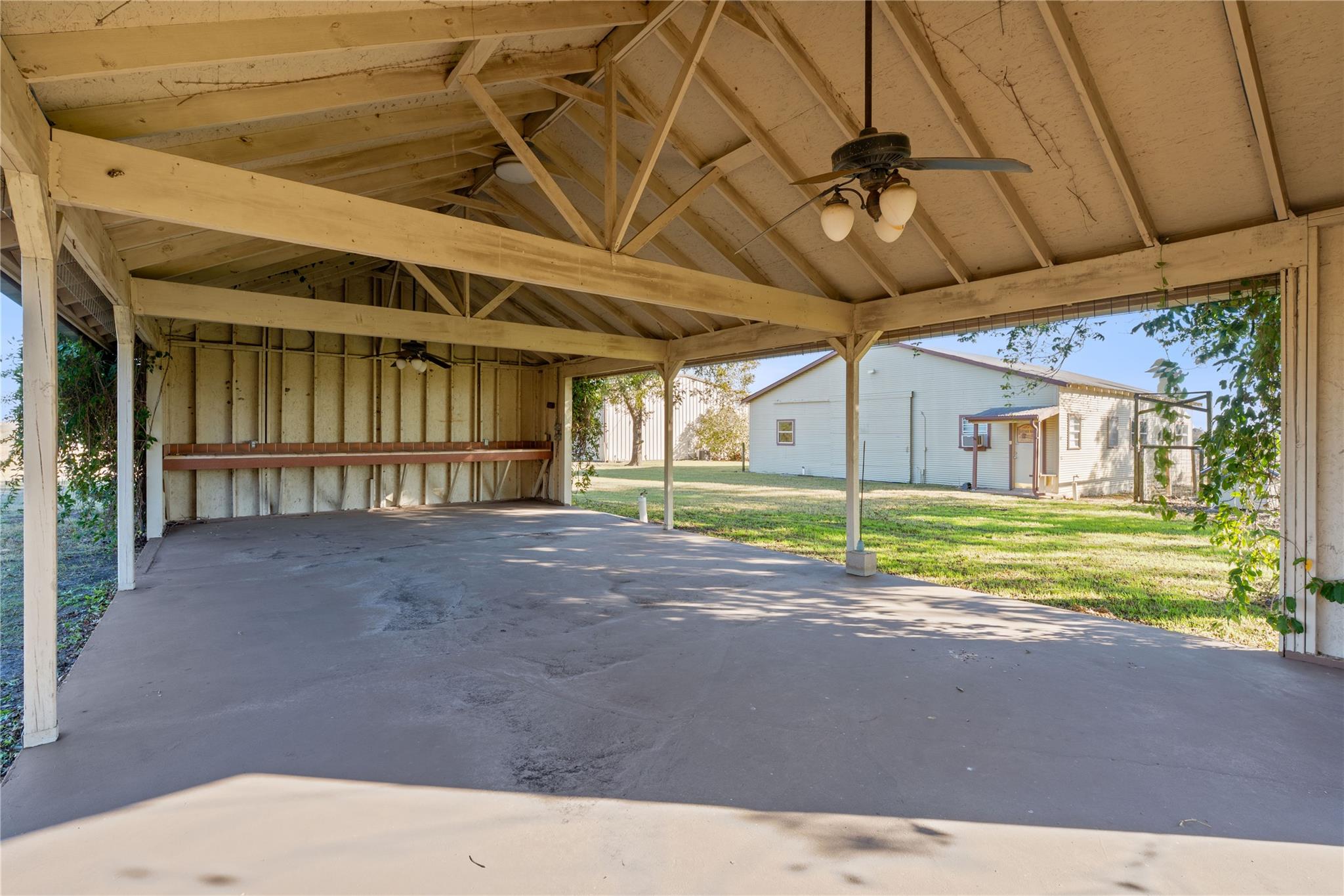 400 County Road 483 Taylor TX 76574
