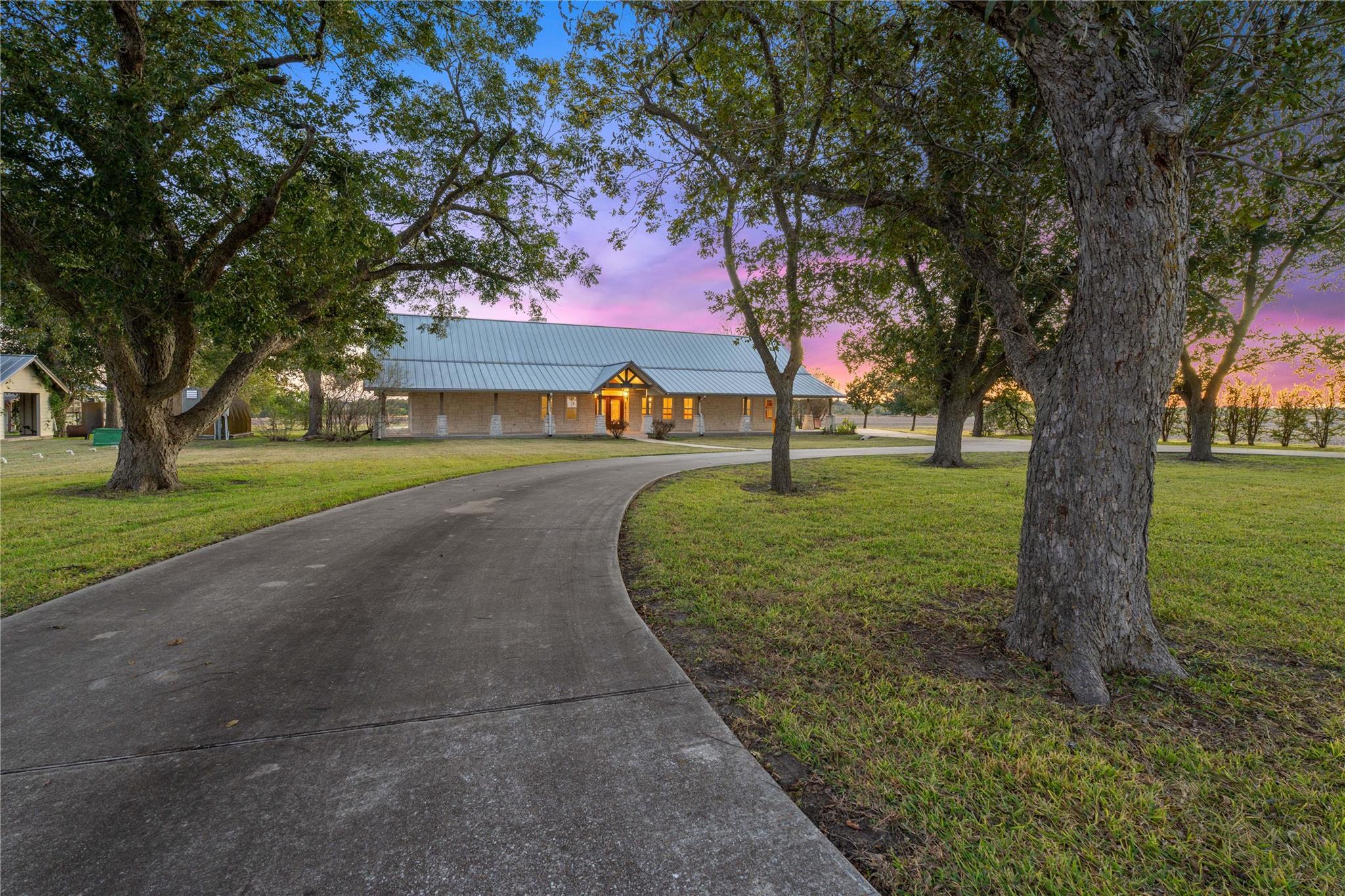 400 County Road 483 Taylor TX 76574