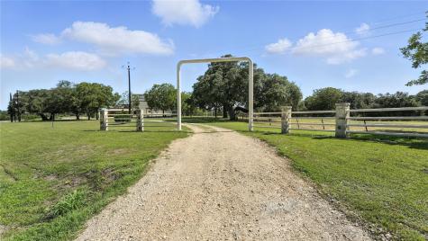2410 Fm 1680 Moulton TX 78941