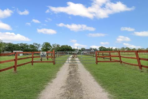 240 Oil Field Road Lockhart TX 78644