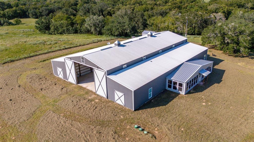 6417 County Road 240 Waelder TX 78959