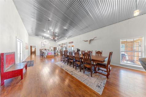 6417 County Road 240 Waelder TX 78959