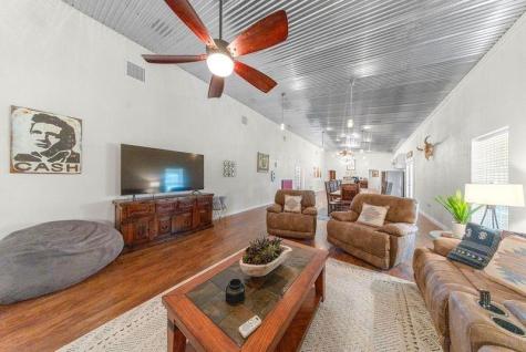 6417 County Road 240 Waelder TX 78959