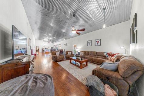 6417 County Road 240 Waelder TX 78959