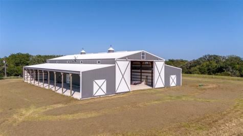 6417 County Road 240 Waelder TX 78959