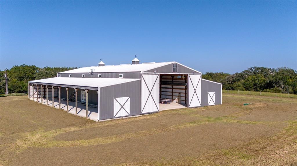 6417 County Road 240 Waelder TX 78959