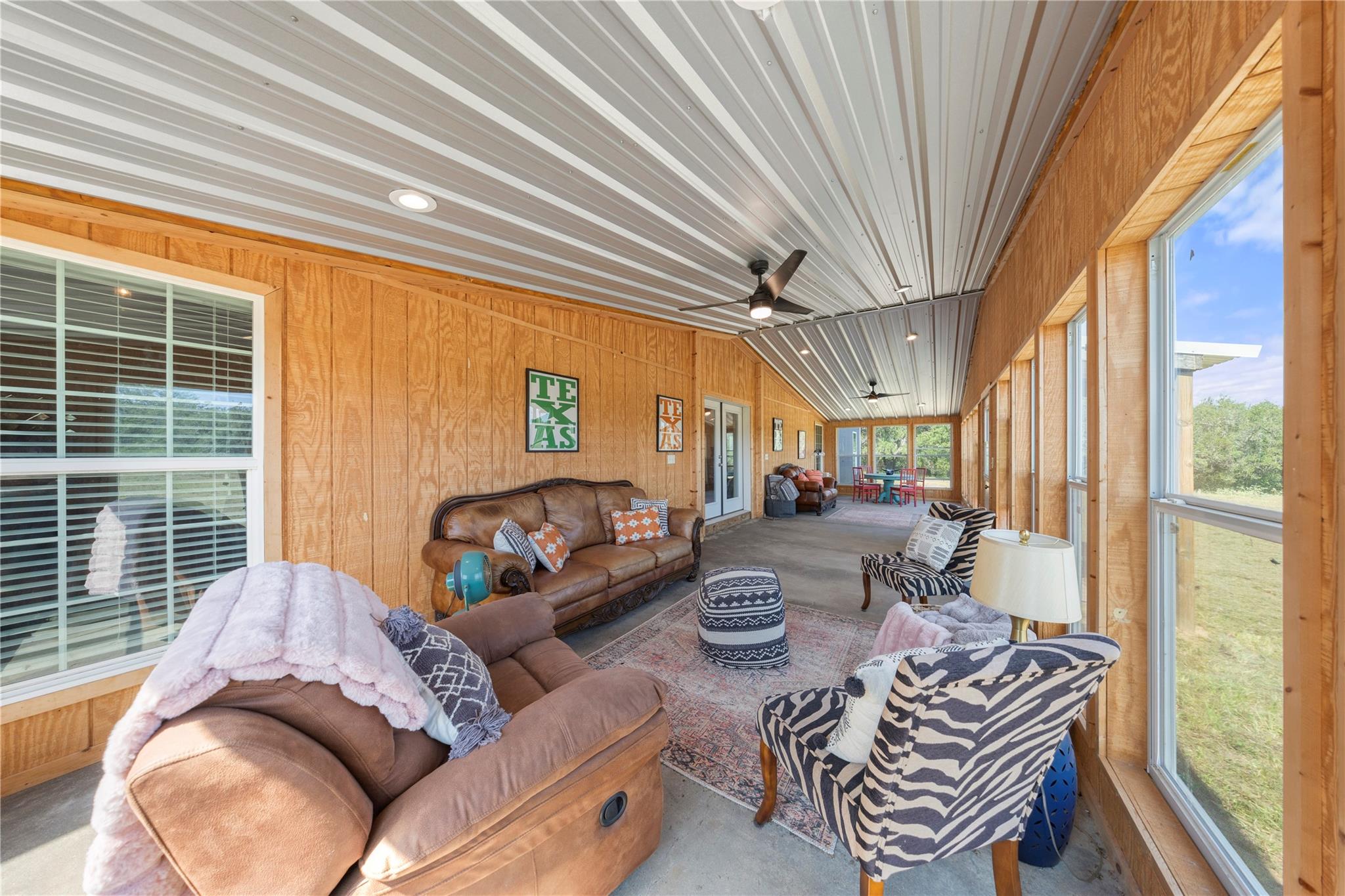 6417 County Road 240 Waelder TX 78959