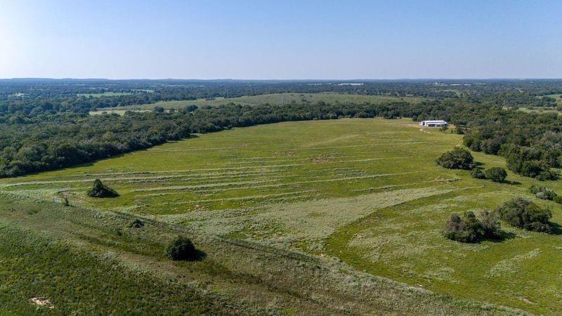 6417 County Road 240 Waelder TX 78959
