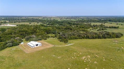6417 County Road 240 Waelder TX 78959