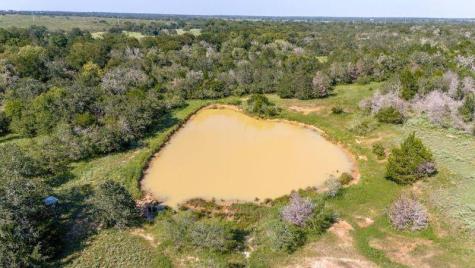6417 County Road 240 Waelder TX 78959