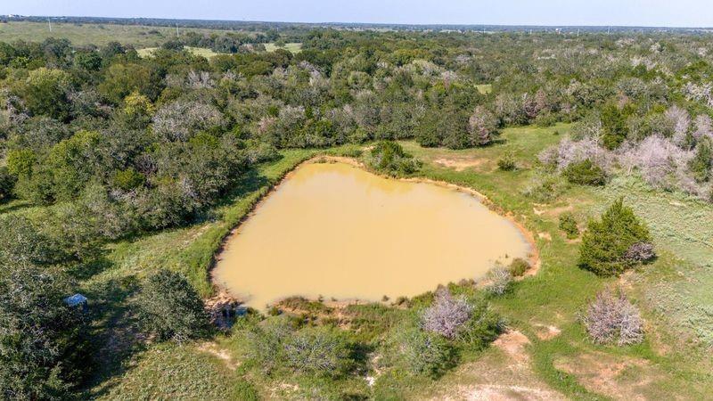 6417 County Road 240 Waelder TX 78959