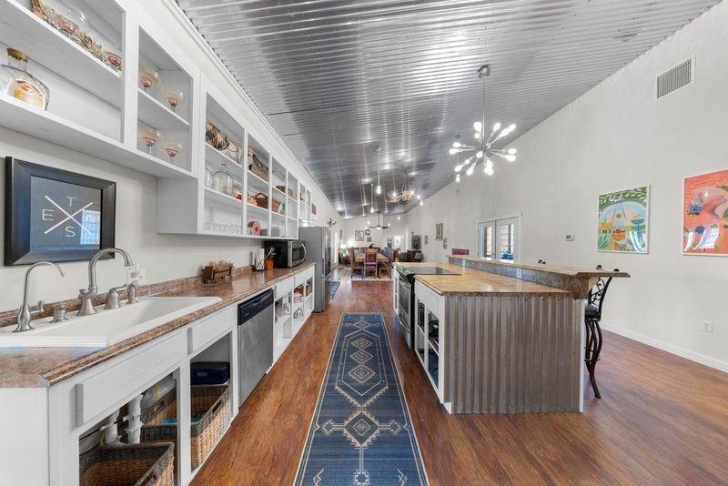 6417 County Road 240 Waelder TX 78959