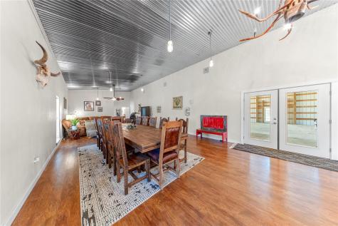 6417 County Road 240 Waelder TX 78959