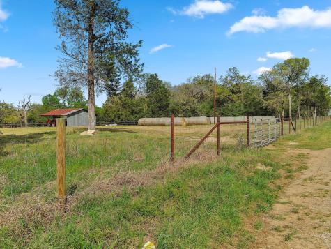 3669 County Road 326 Lexington TX 78947