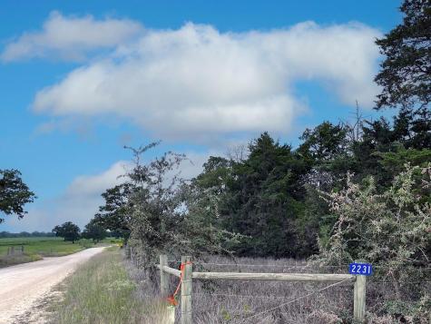 2231 Greens Creek Road Ledbetter TX 78946