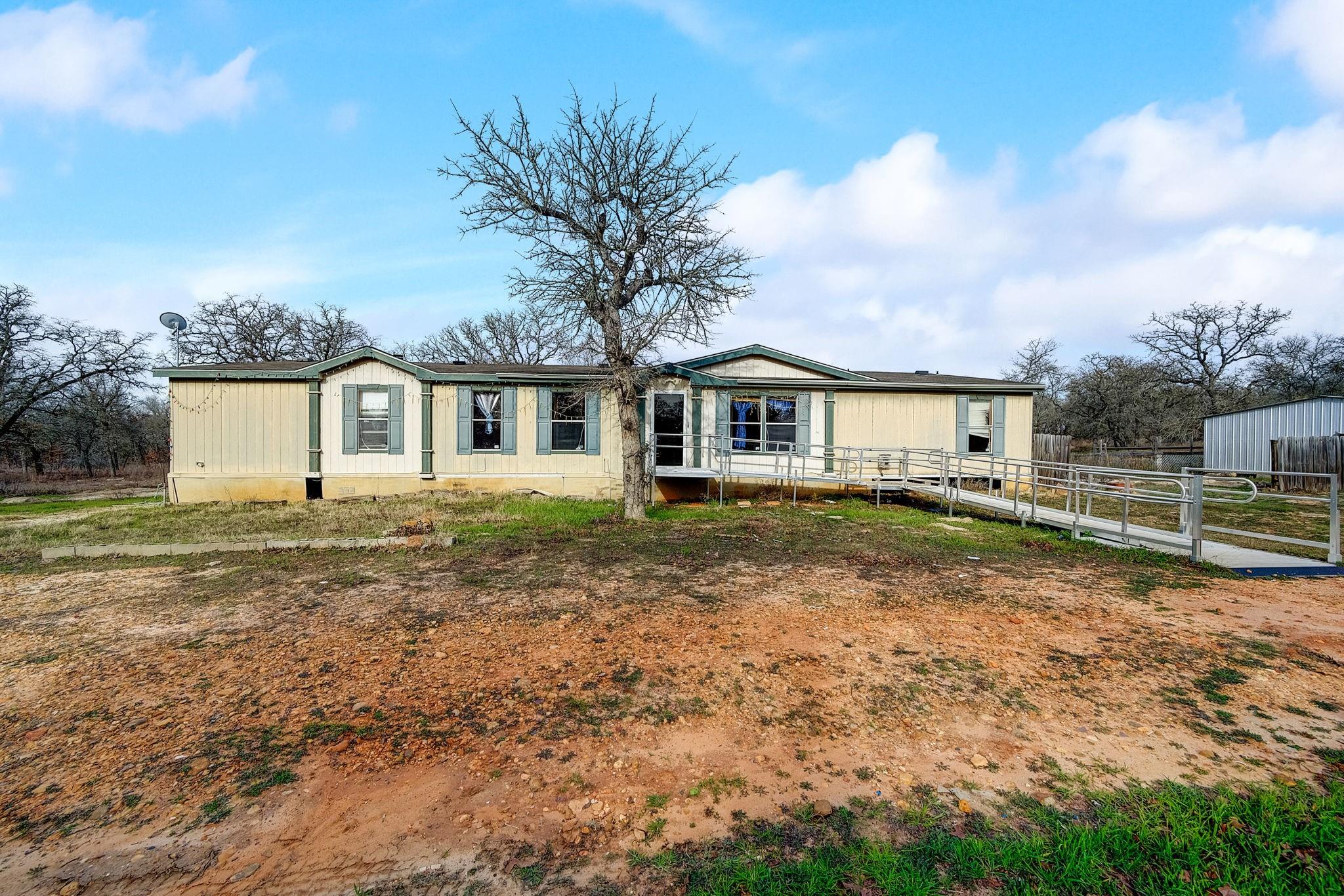 2125 Polly Lane La Vernia TX 78121