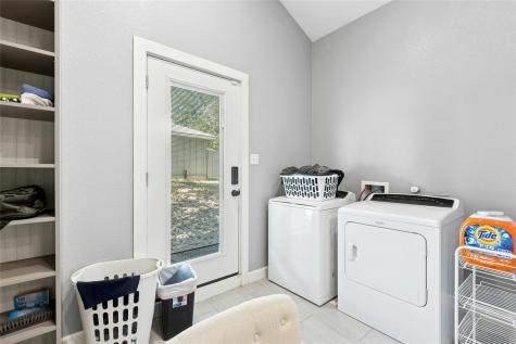 1498 County Road 313 Lexington TX 78947