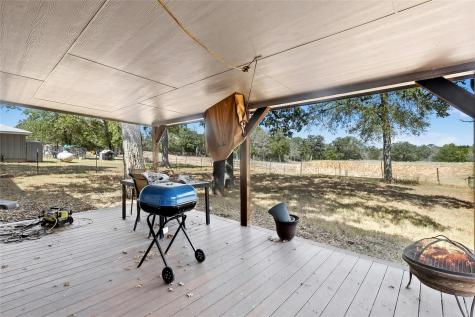 1498 County Road 313 Lexington TX 78947