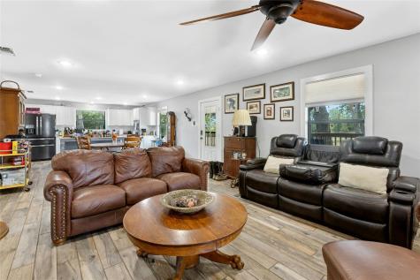 1498 County Road 313 Lexington TX 78947
