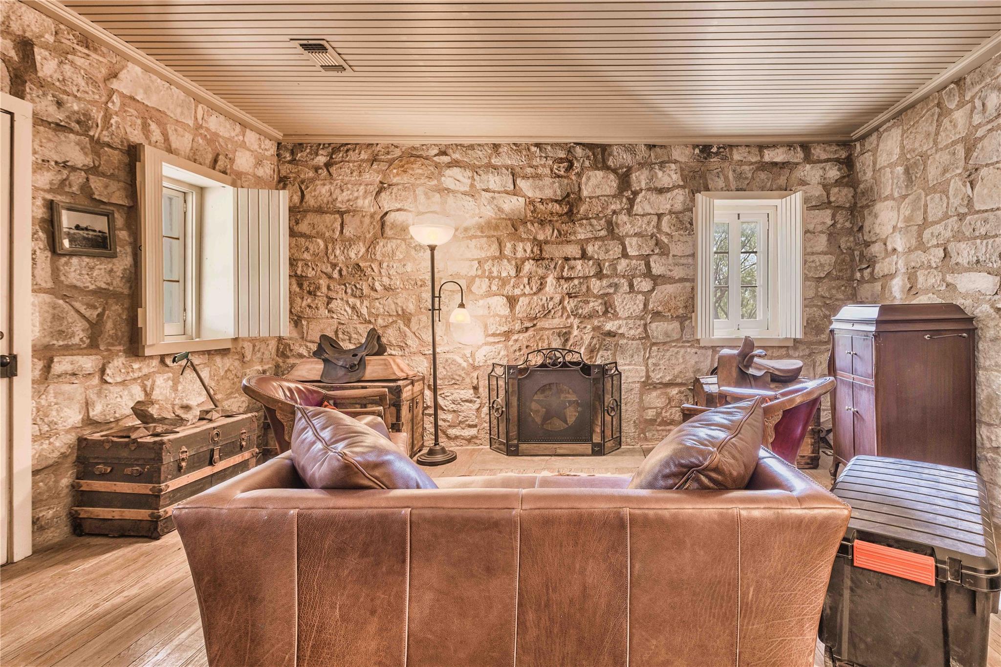 1281 Pr 3740 Coleman TX 76888