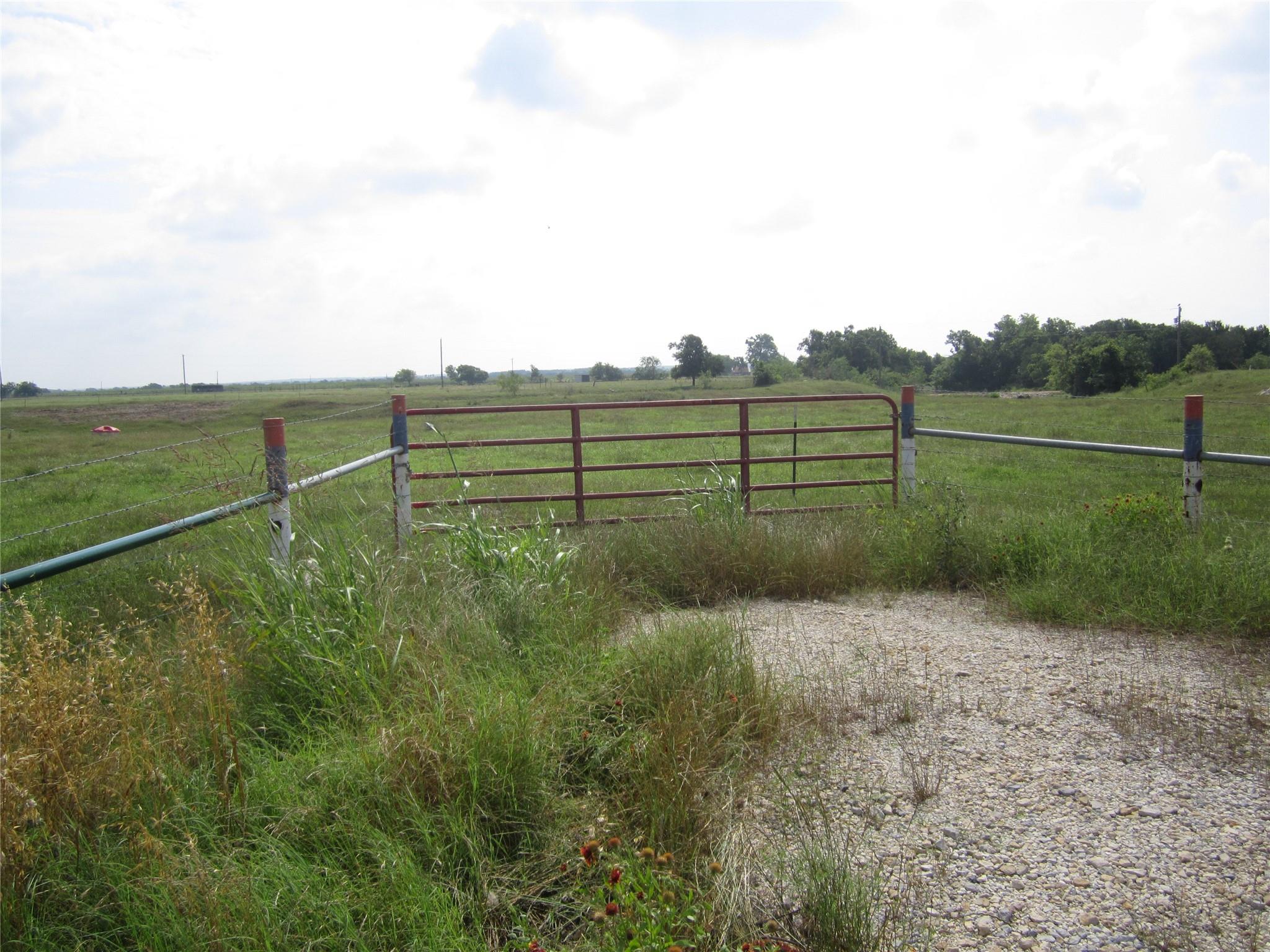 1602 County Road 470 Coupland TX 78615