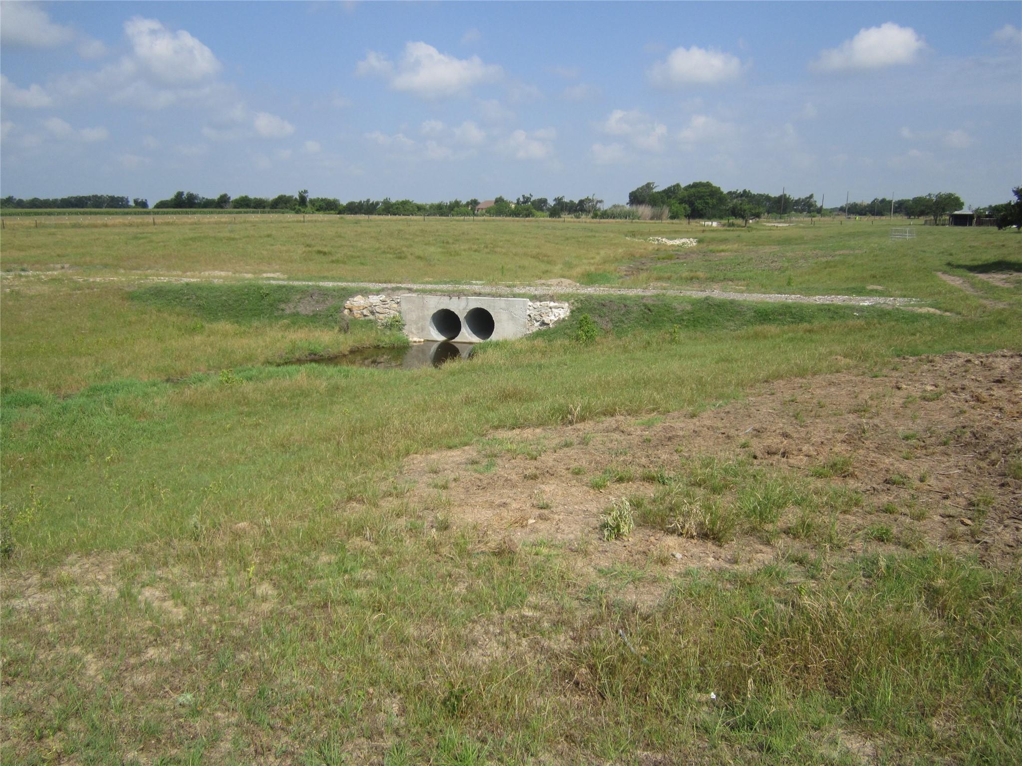 1602 County Road 470 Coupland TX 78615