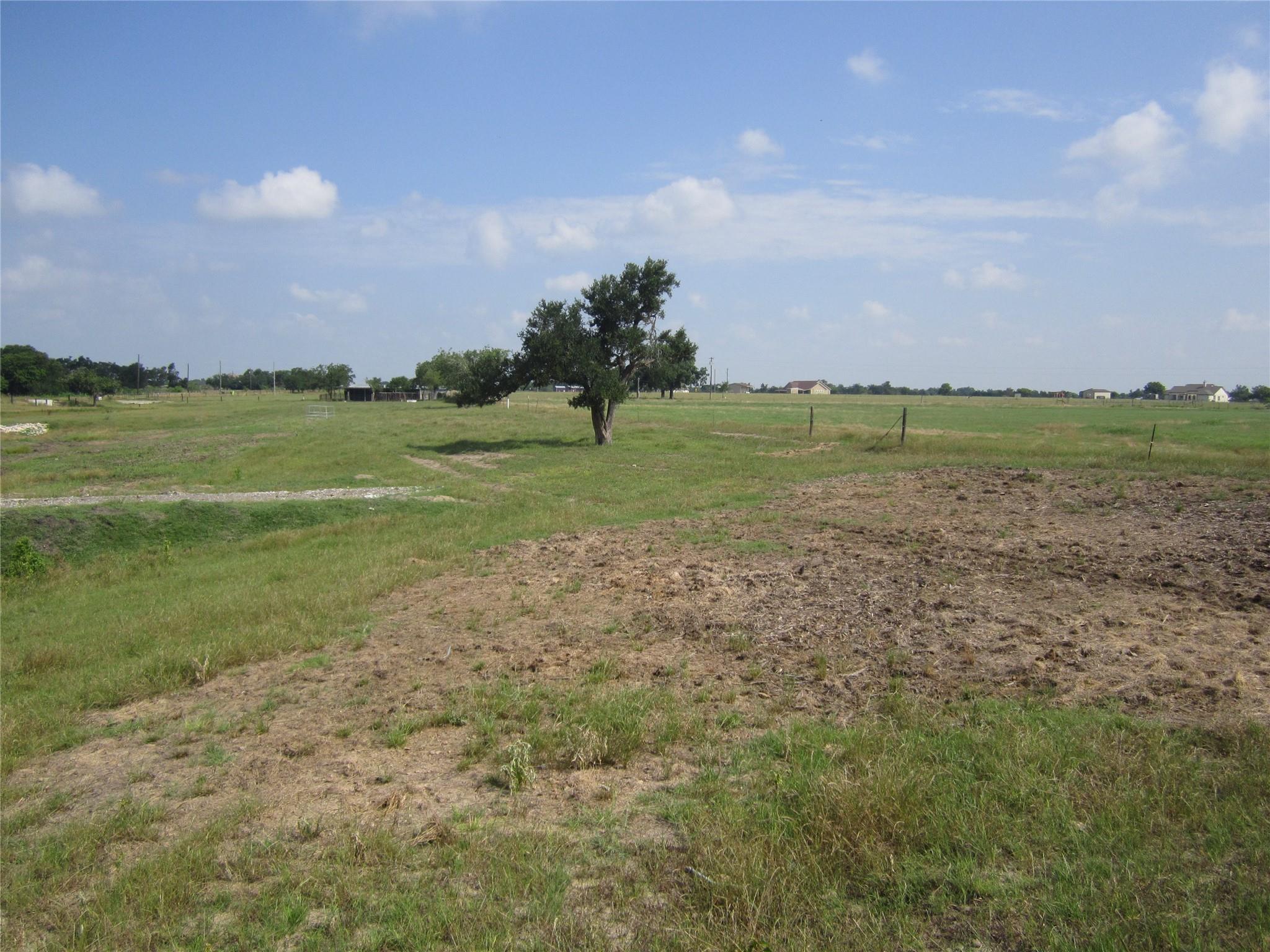 1602 County Road 470 Coupland TX 78615