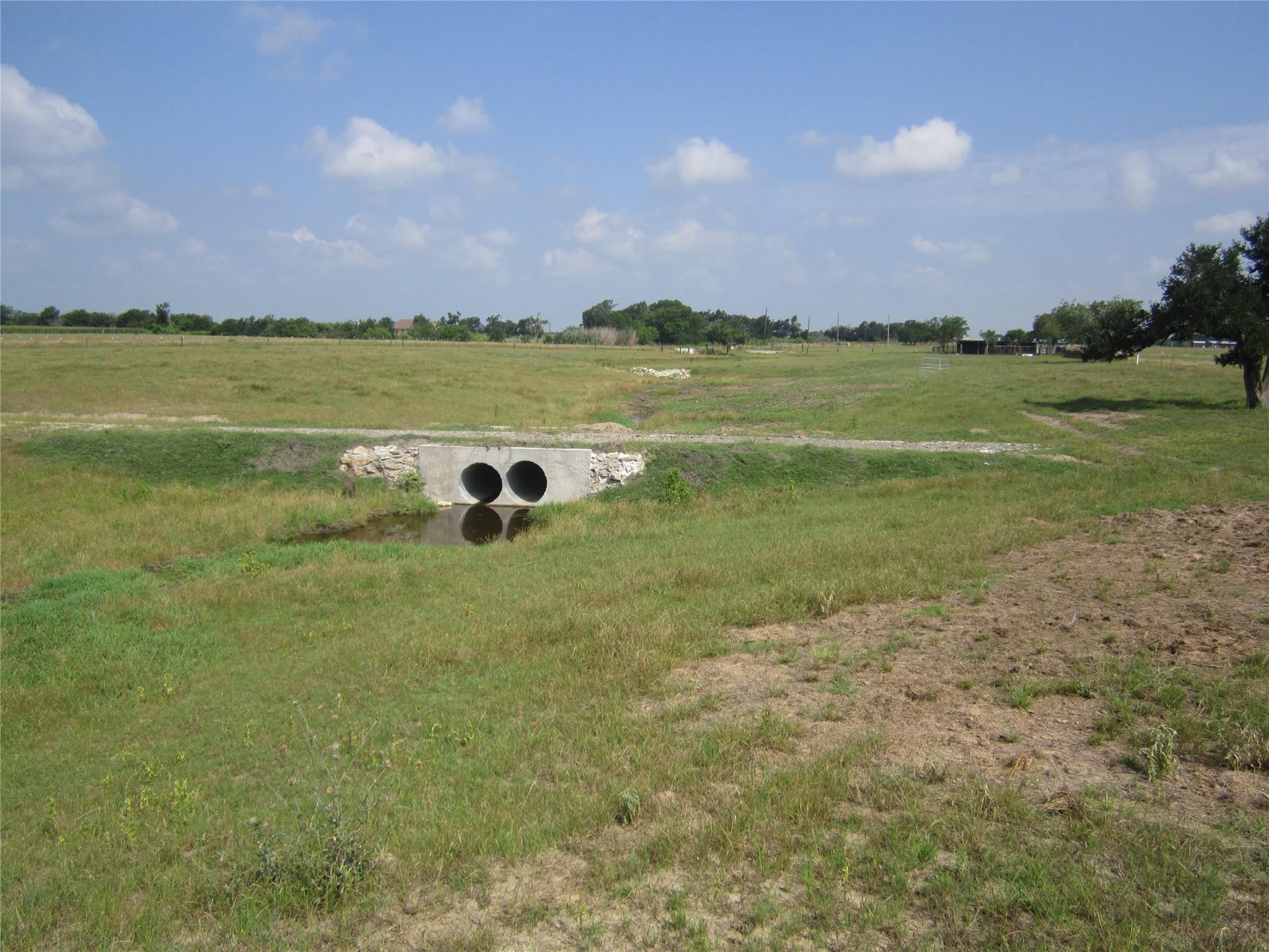 1602 County Road 470 Coupland TX 78615