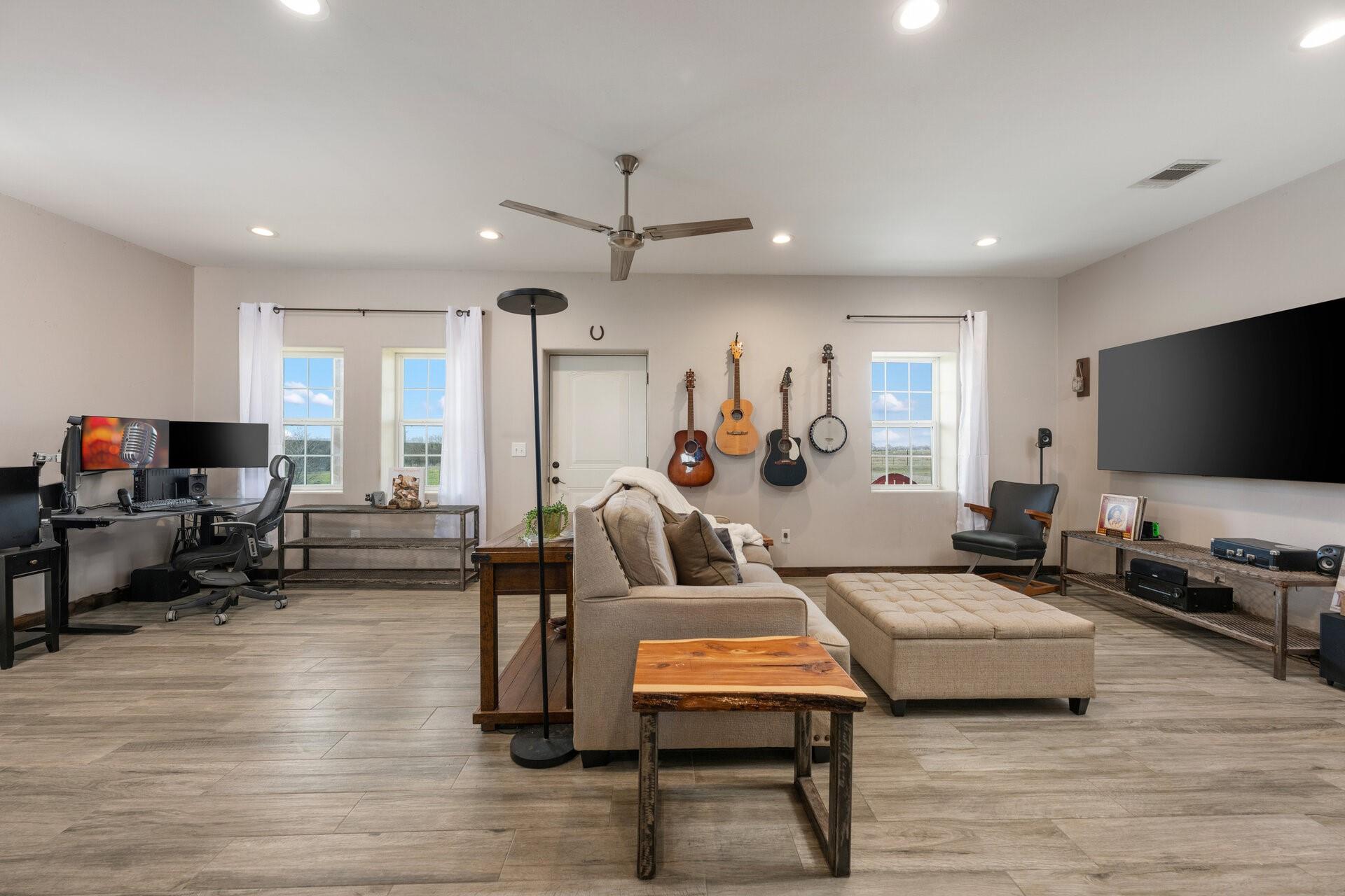 700 County Road 466 Elgin TX 78621
