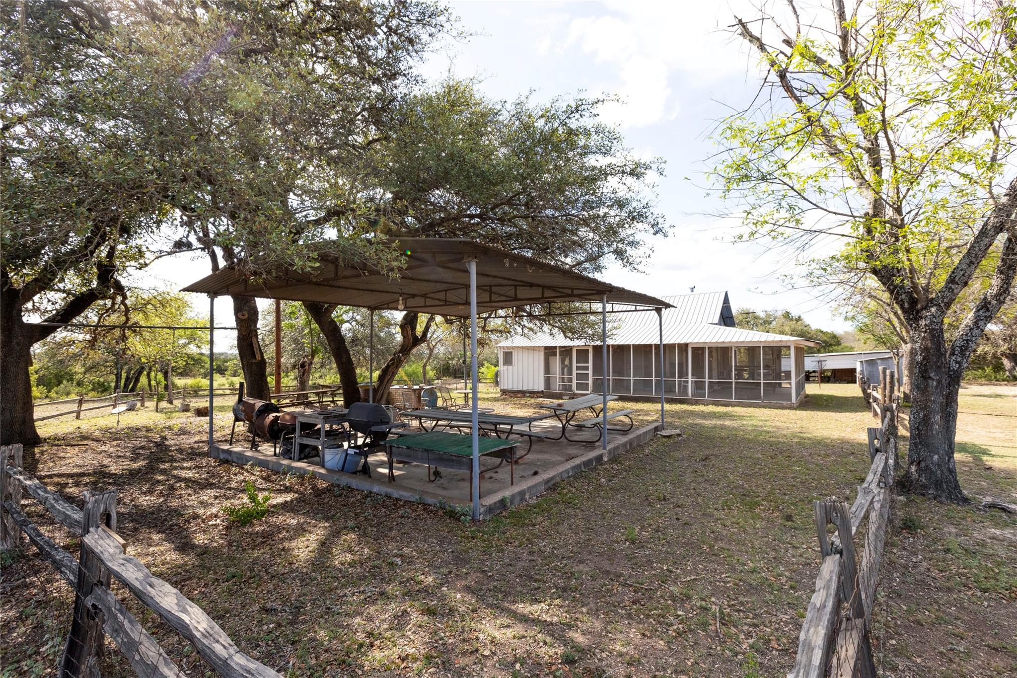 9939 County Road 404 Spicewood TX 78669