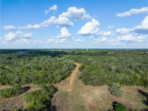 399 Seals Creek Road Lockhart TX 78644