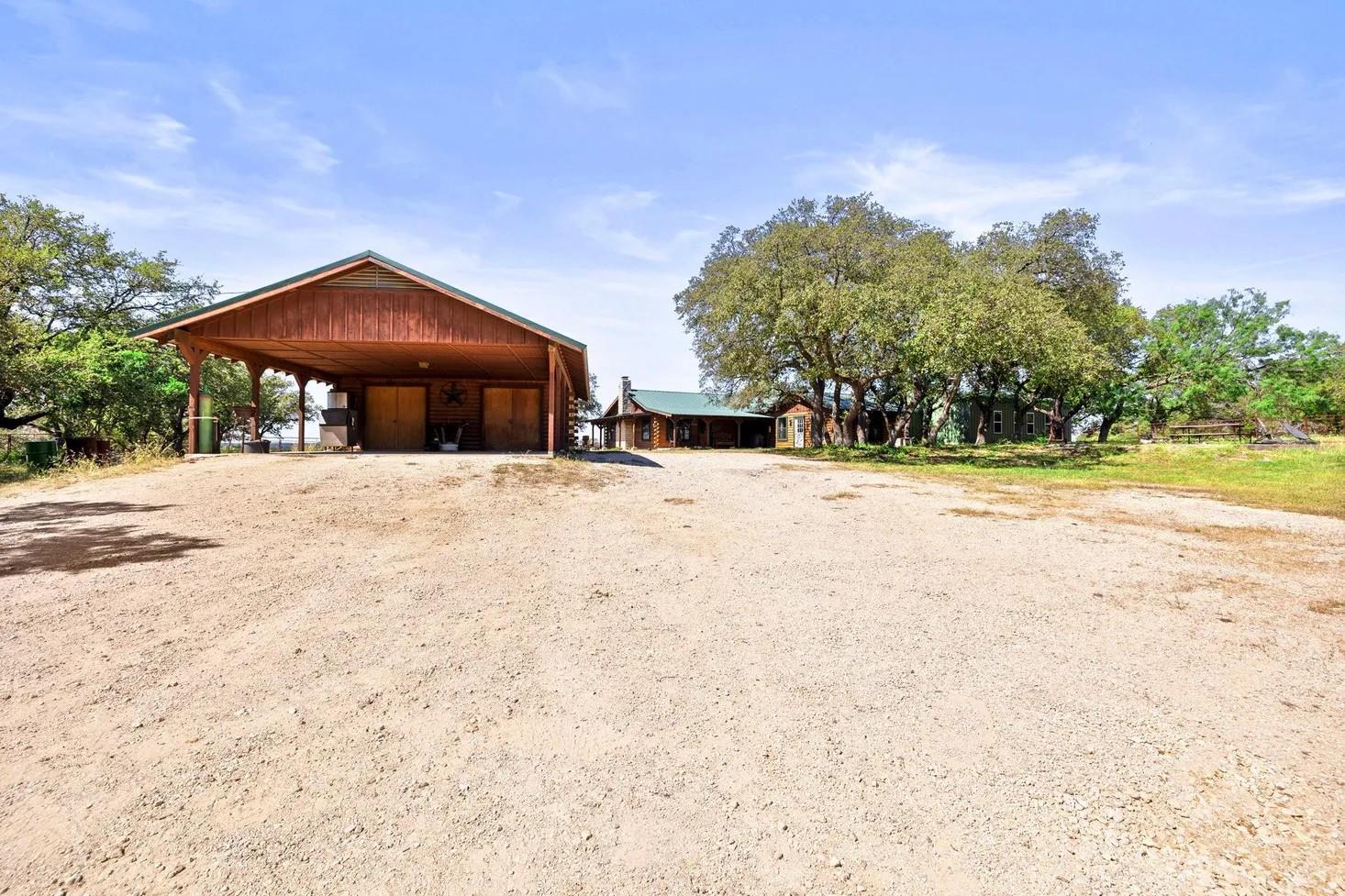 2102 Private Road 1377 Lampasas TX 76550