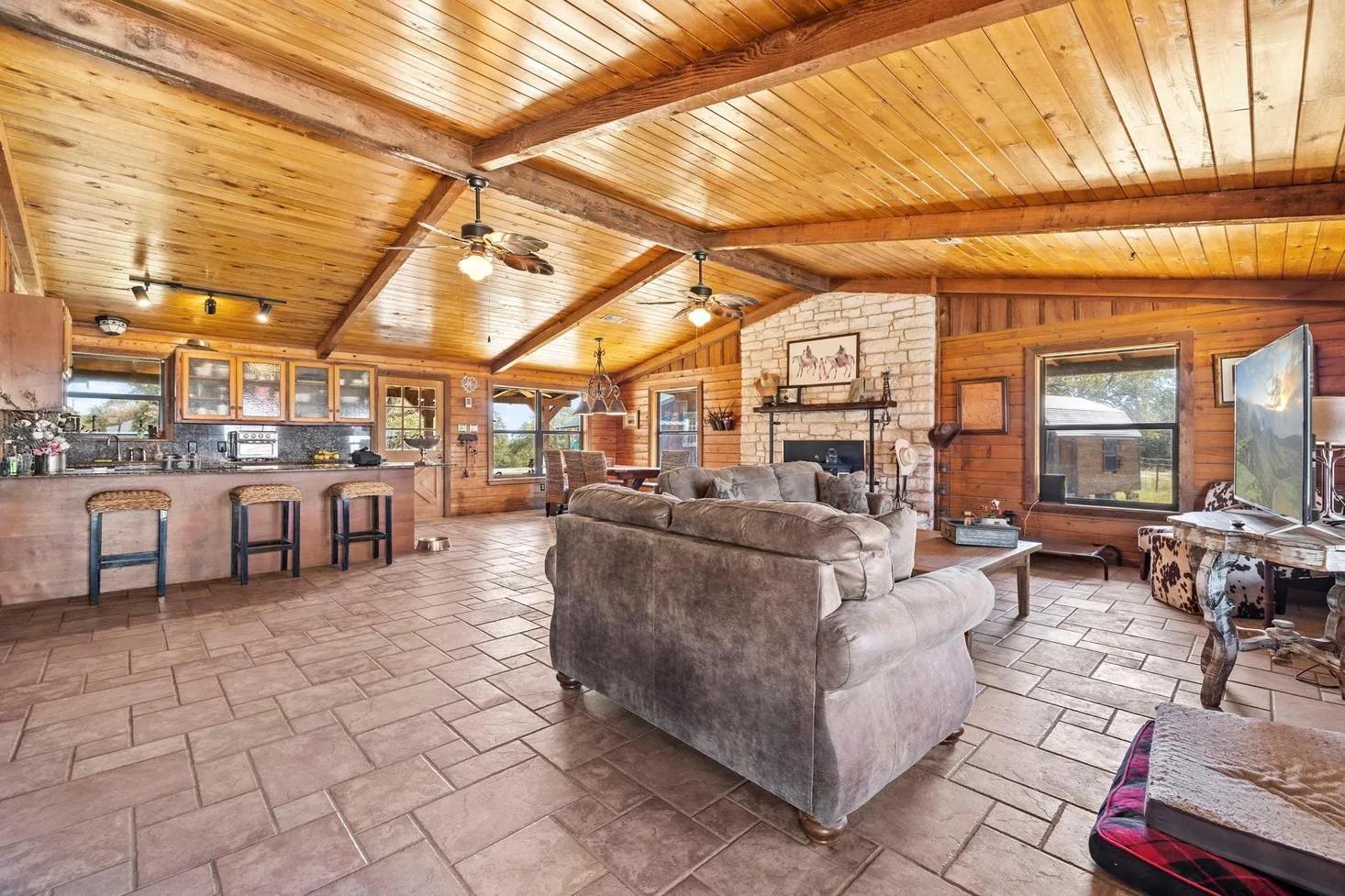 2102 Private Road 1377 Lampasas TX 76550