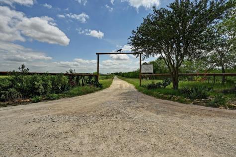 410 Simmons Family Farm Road Lockhart TX 78644