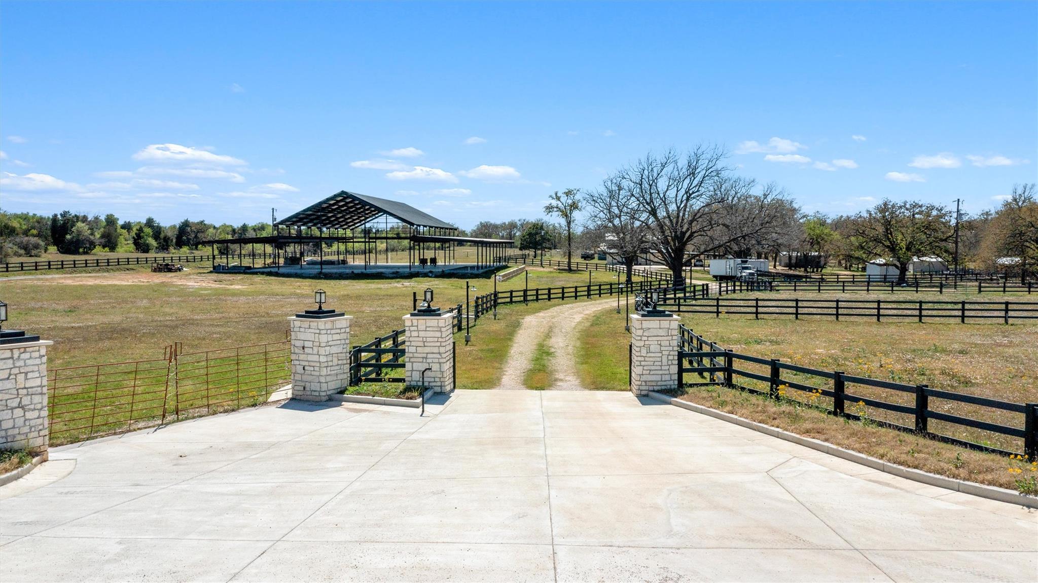 359 N County Line Road Elgin TX 78621