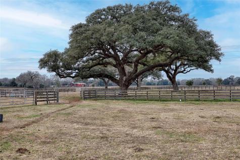 66 County Road 77d Schulenburg TX 78956