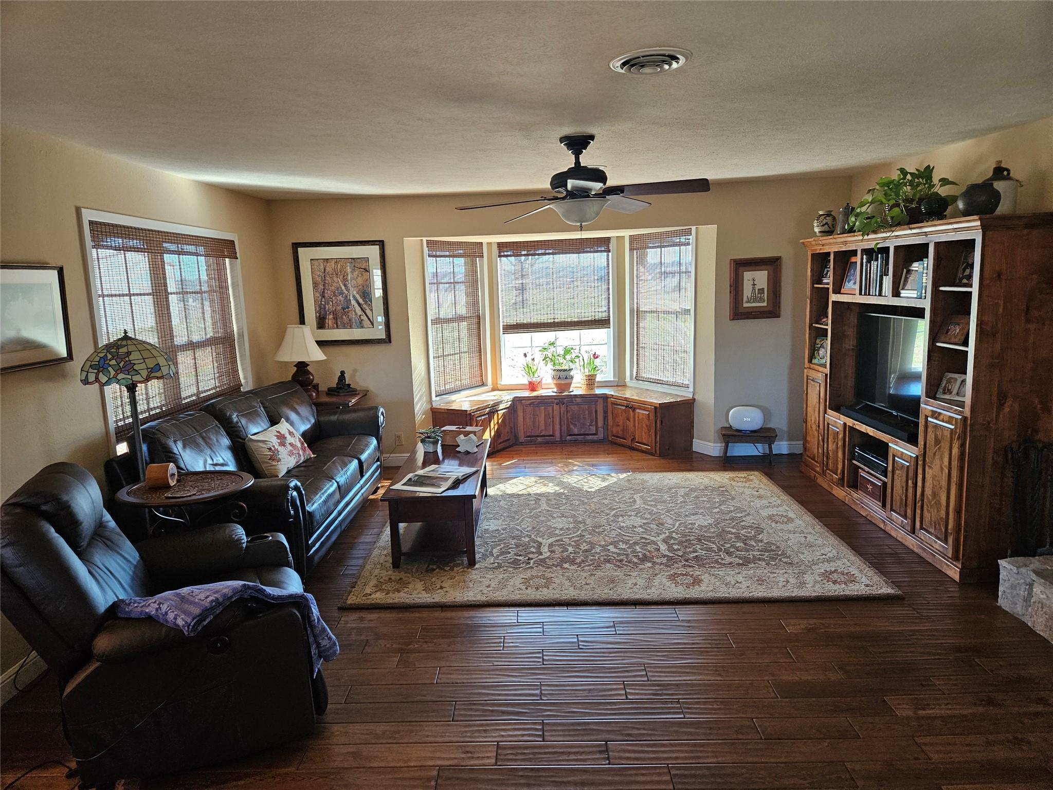 913 Cr 237 Cameron TX 76520