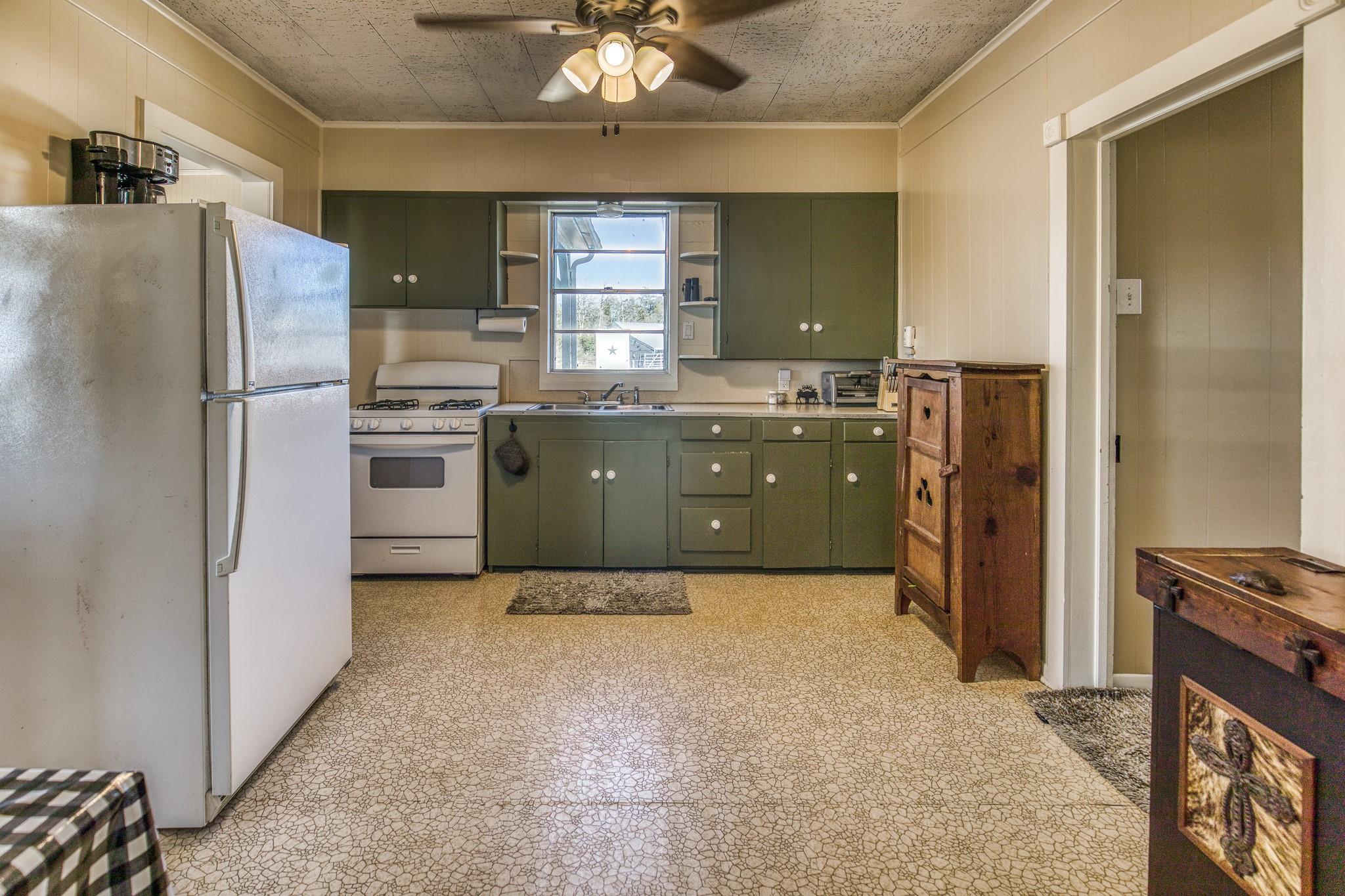9354 Fm-2780 Burton TX 77835