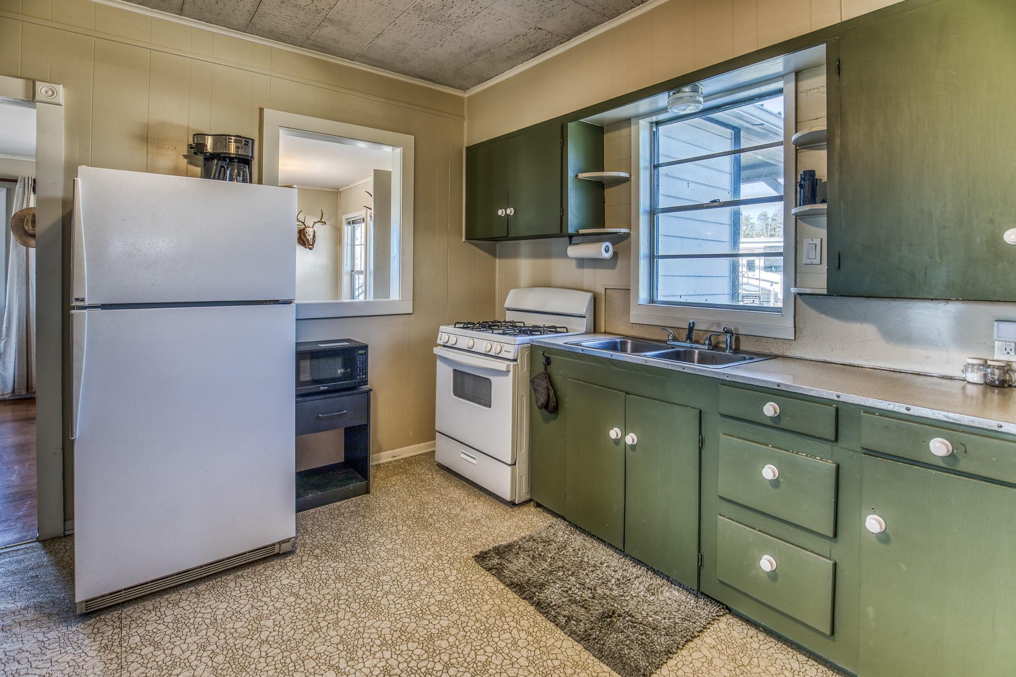 9354 Fm-2780 Burton TX 77835