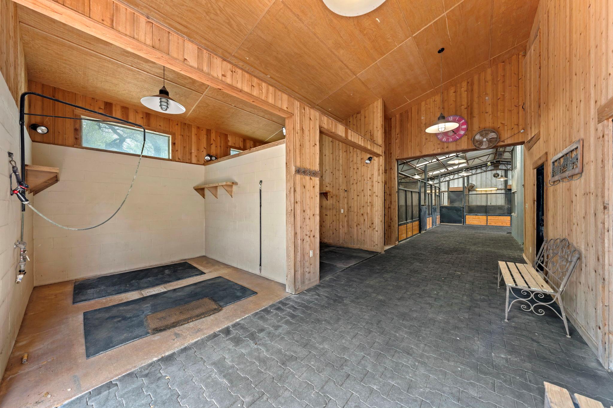 100 Rainbow's End Wimberley TX 78676