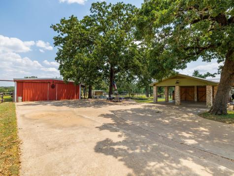 1045 Private Road 7005 Lexington TX 78947