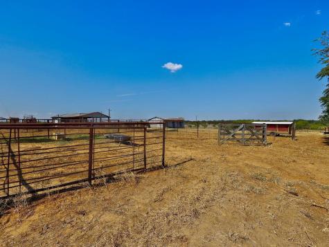 5400 Gander Slough Road Kingsbury TX 78638