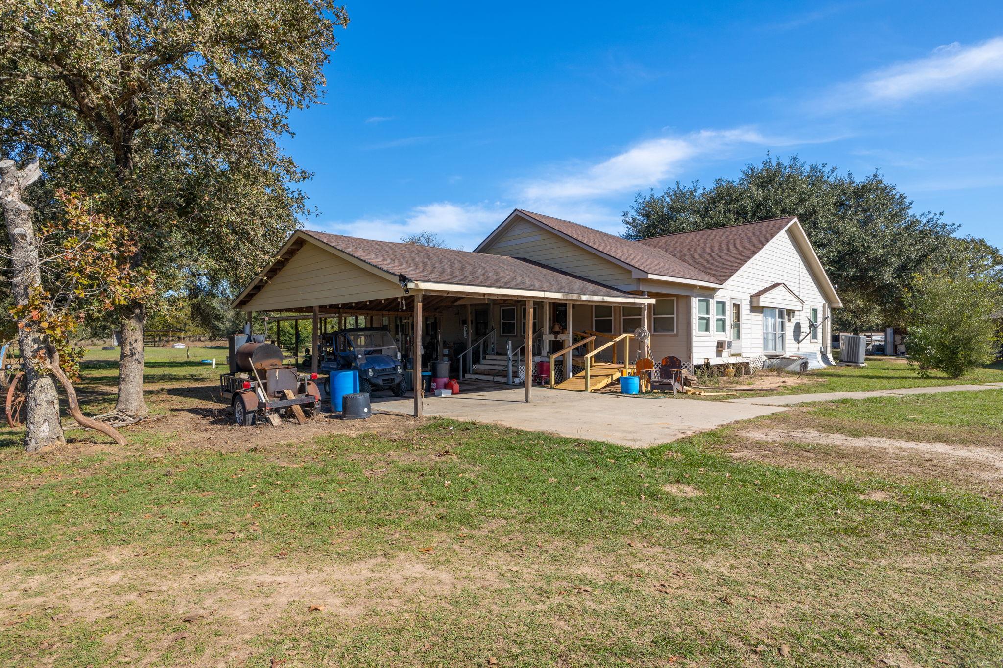 1009 Private Road 1024 Hallettsville TX 77964