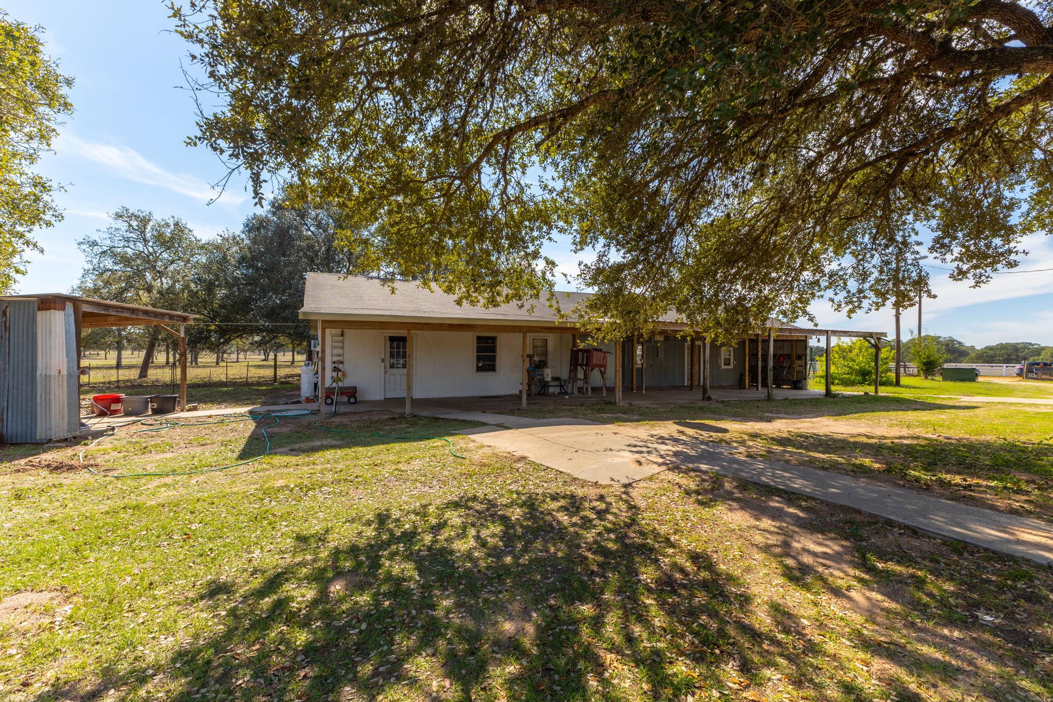 1009 Private Road 1024 Hallettsville TX 77964