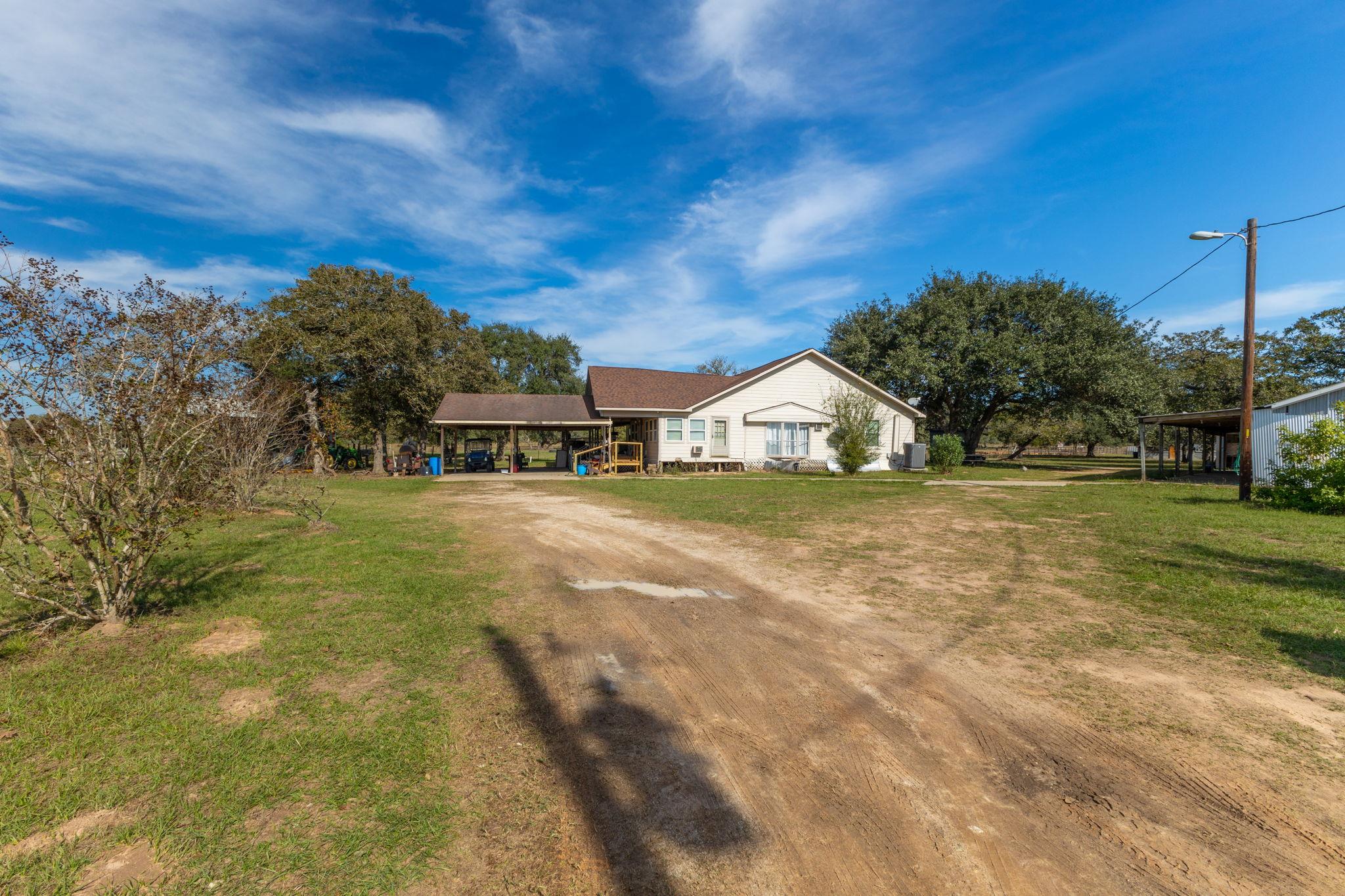 1009 Private Road 1024 Hallettsville TX 77964