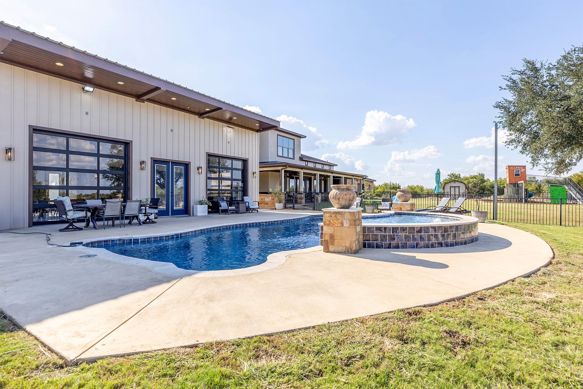 1124 County Road 301 Elgin TX 78621