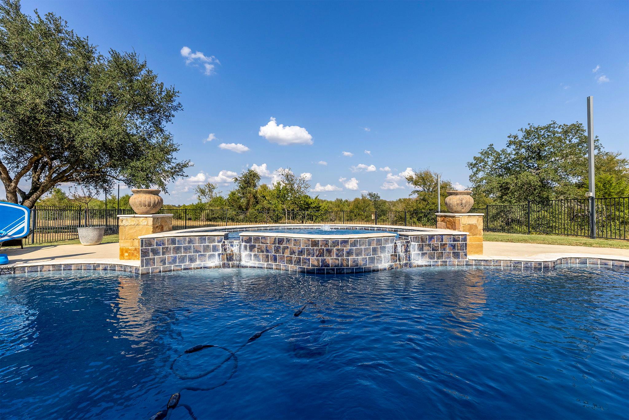 1124 County Road 301 Elgin TX 78621